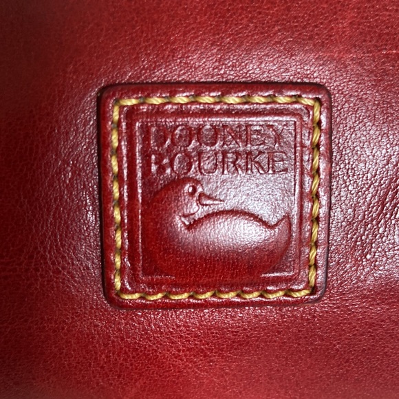 Elegant Red Leather Handbag - Picture 7 of 16